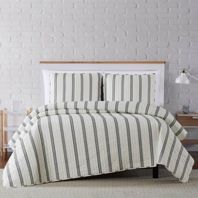 Farmhouse / Country Striped Quilt, Queen Quilt + 2 Shams