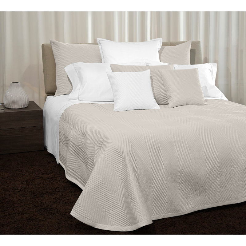 Letizia Sham, Standard, Pearl