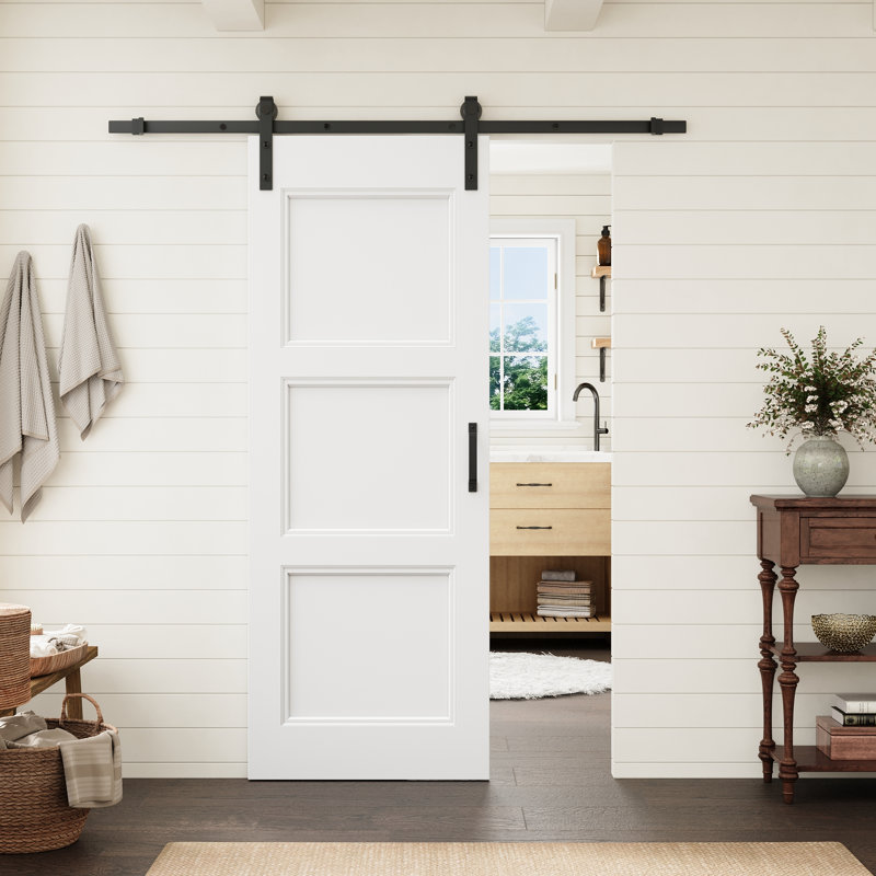 Porte intérieure standard encastrée à 3 panneaux, 28 po x 80 po, en bois massif apprêté blanc, avec quincaillerie noire de style grange, idéale pour une chambre ou un salon. Convient aux chambres et aux salons.