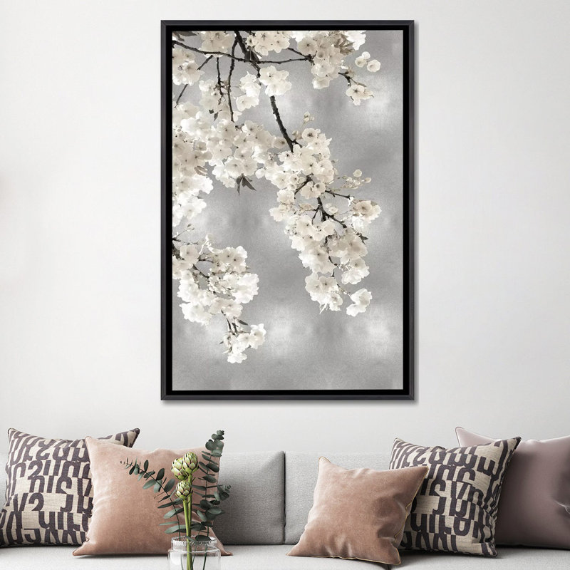 Reproduction d’art, "fleurs blanches sur argent I" par Kate Bennett, Pas de tapis, H 60 po x l 40po x P 1,5 po