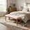 Banc de chambre rembourré crème 53 po, base de lit en bois avec siège en tissu pour la chambre à coucher, tabouret de siège de lit