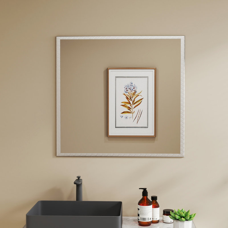 Miroir de salle de bain 32 po en aluminium argenté - grande surface de réflexion, cadre solide, apparence élégante