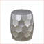 Table basse en aluminium antique martelé à la main - base en diamant, peu encombrante et facile à nettoyer pour le salon