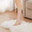 Tapis blanc en fausse fourrure Valis-1833605580
