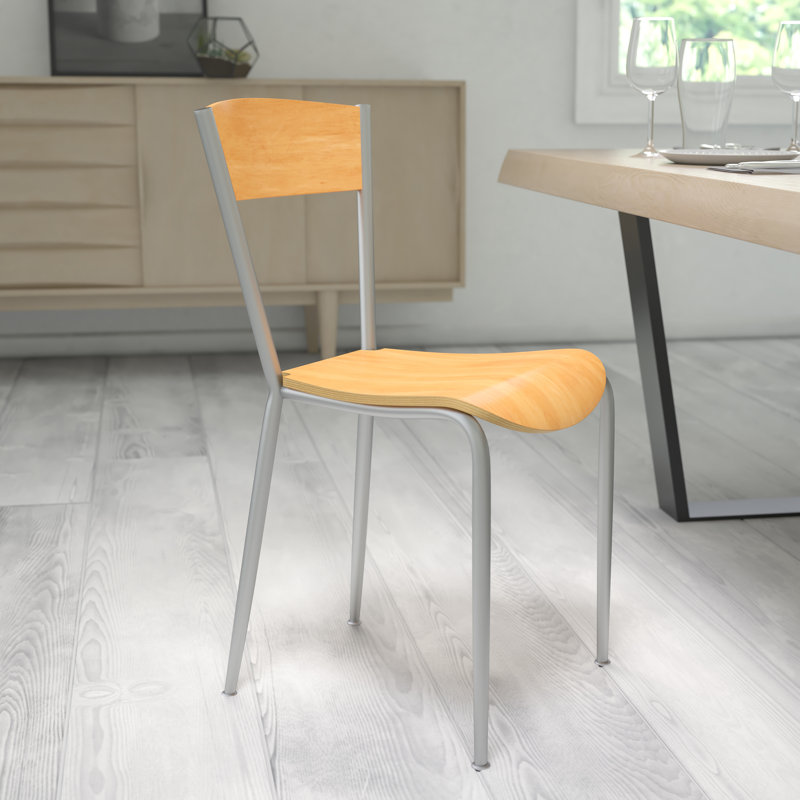 Chaise de restaurant en métal Kirby - dossier et assise en bois