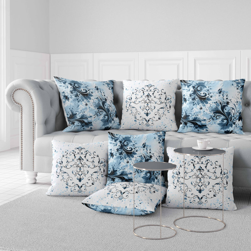 Coussin Motif Whirlwinds Broadcloth, H 26 po x l 26 po, Bleu et noir