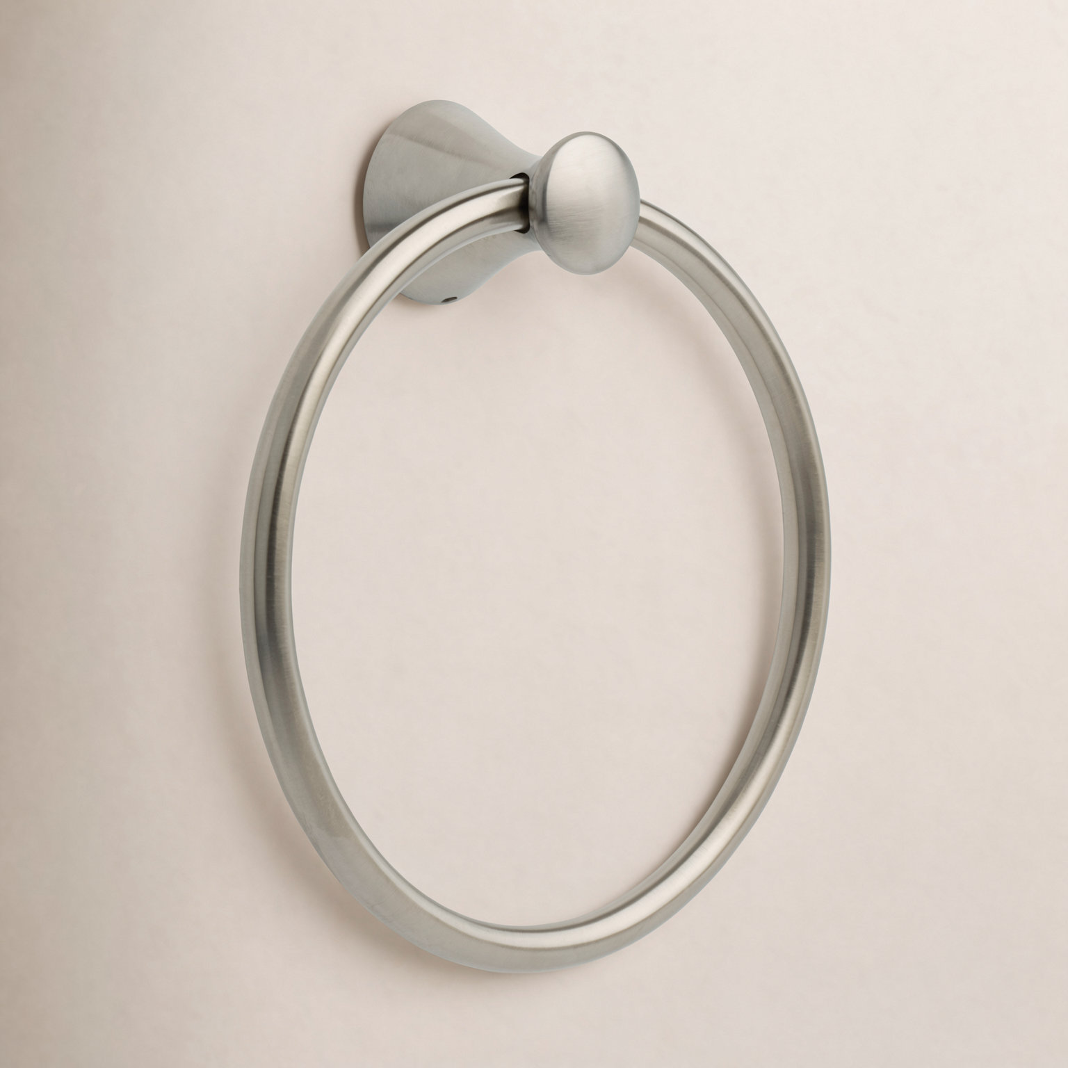 Lahara Round Closed Towel Ring, Brilliance Stainless