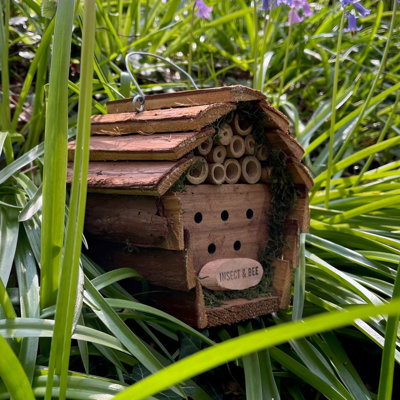 Ehsan Hanging Bumblebee House