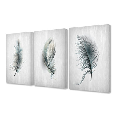 «Neutral Grey and Blue Wispy Falling Feathers Trio» par Kimberly Allen, ensemble de 3 impressions