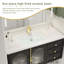 Meuble-lavabo mural moderne et minimaliste avec armoire en bois d'hévéa massif, lavabo en céramique intégré et armoire à miroir intelligent-233964406