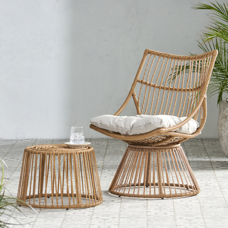Chaises longues confortables pour patio, faux rotin brun clair, refuge d'extérieur moderne