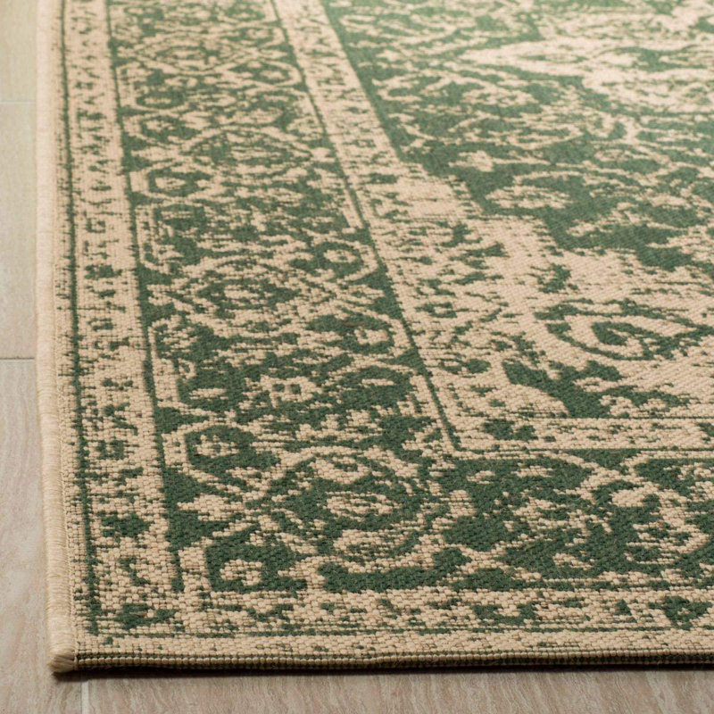 Tapis d'intérieur / extérieur vert / crème de style oriental Danya, Rectangle 6 pi 7 po x 9 pi 2 po