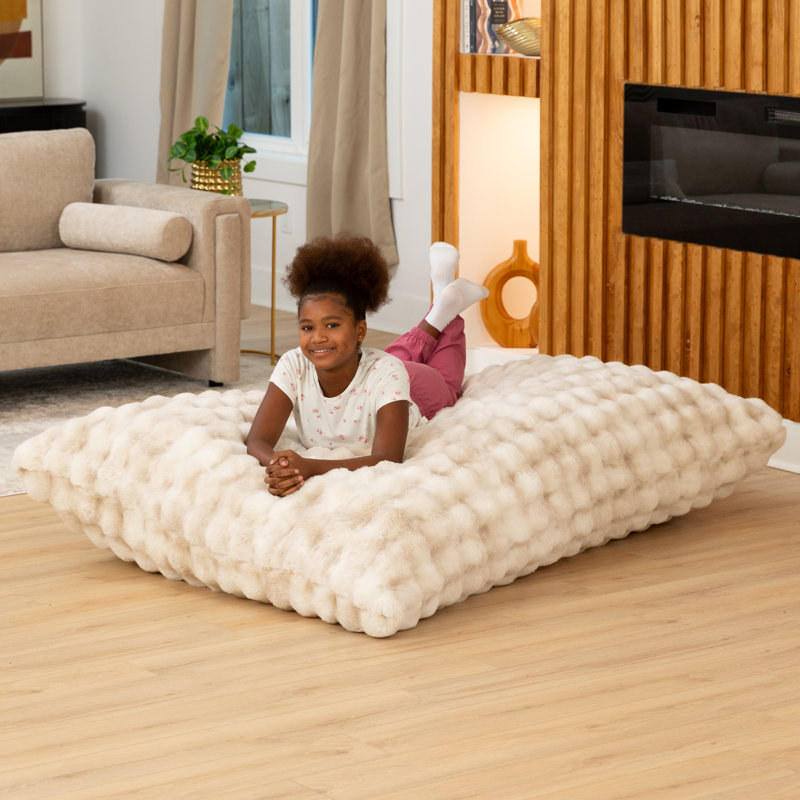Raven-Symoné Home coussin Saxx Loungepuff, coussin de sol géant et chaise longue en fausse fourrure, Crème