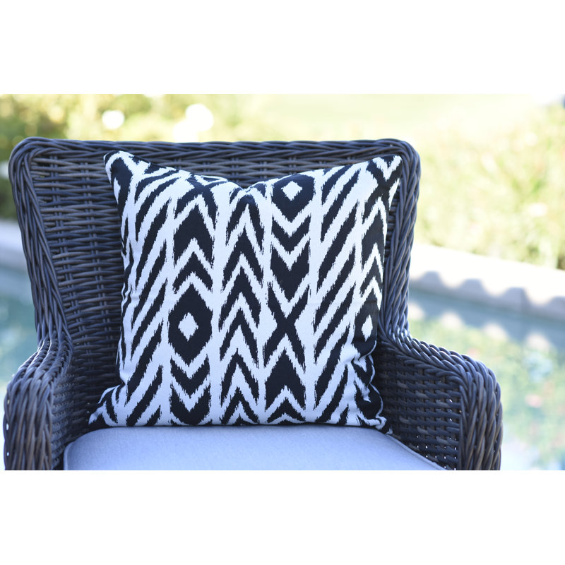 Coussin décoratif intérieur / extérieur Pacifica, île de feu gris charbon, H 18 po x l 18 po