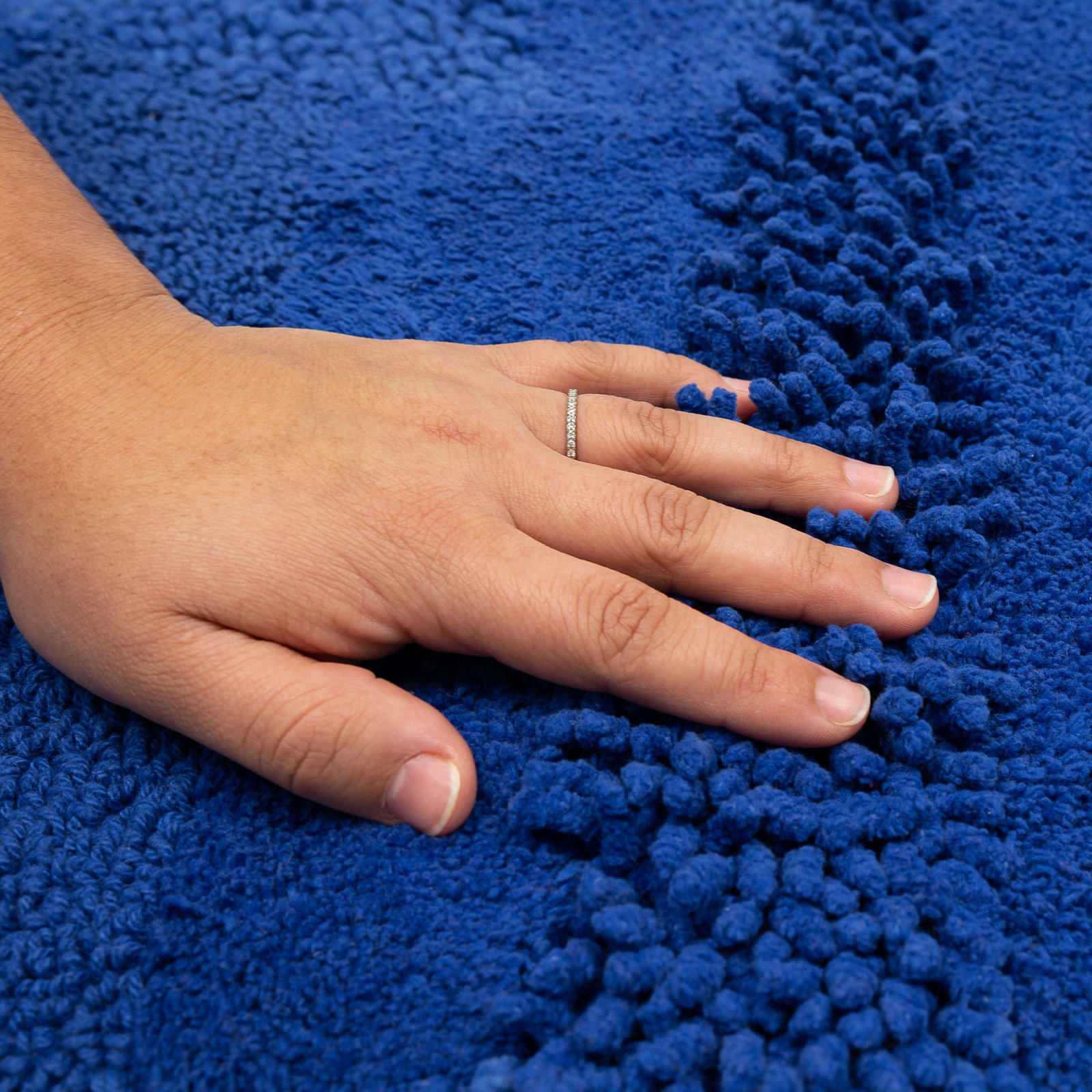 Laverne Solid Cotton Bath Rug, Fiesta Cobalt, 21" W x 34" L