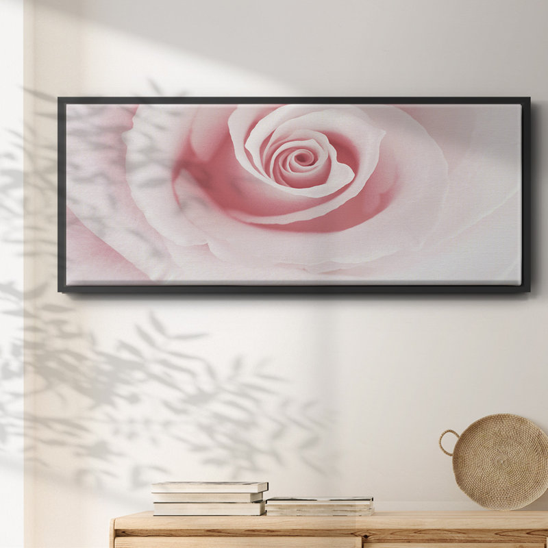 «Rose Embrace», toile encadrée, H 8 po x l 20 po