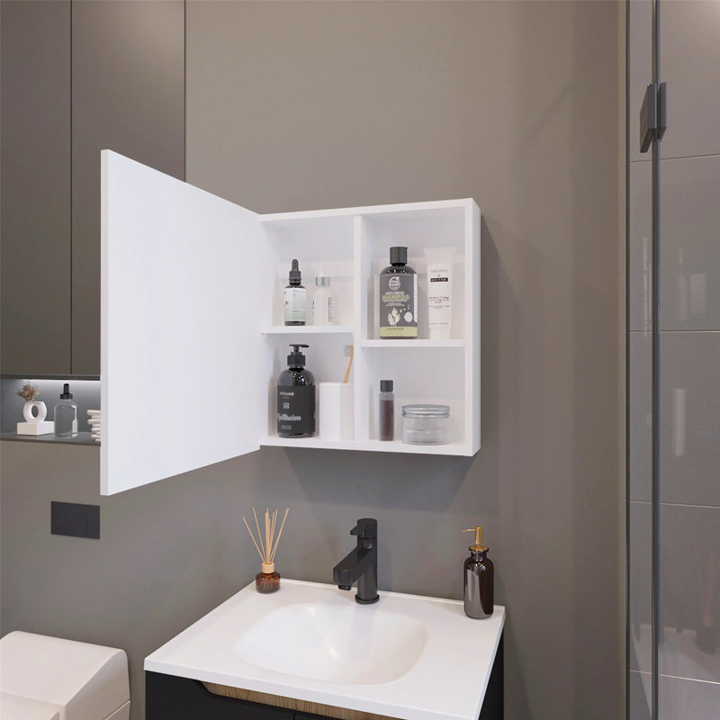 Armoire à pharmacie murale avec miroir et grand rangement, idéale pour l'organisation de la salle de bain et pour économiser de l'espace.