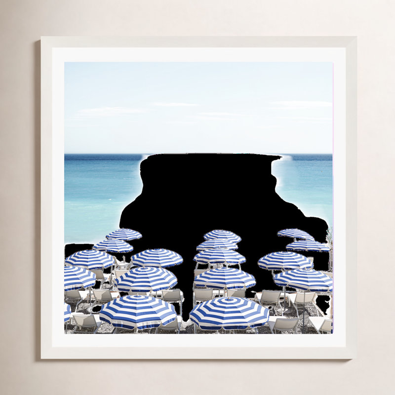 Photo de parasol bleu par Henrike Schenk, Oui, Papier avec cadre blanc, H 30 po x l 30 po x P 0,75 po