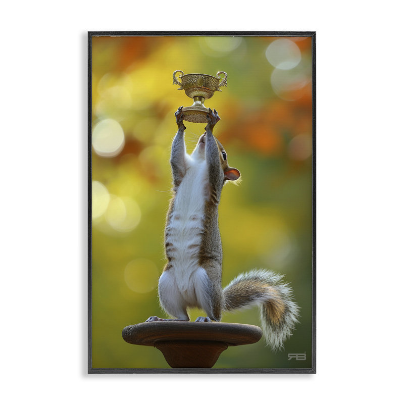 Écureuil tenant un trophée, estampe numérique encadrée par Roozbeh Bahramali, H 18 po x l 12 po, Giclée encadrée noir minuit