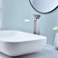 Robinet de lavabo de salle de bain à poignée simple avec bec cascade-115745022