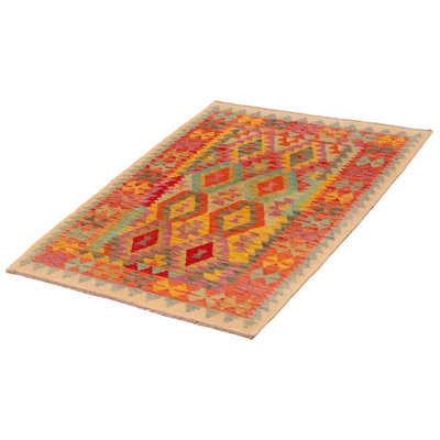 Tapis rouge unique 4 pi x 5 pi 9 po Akailah
