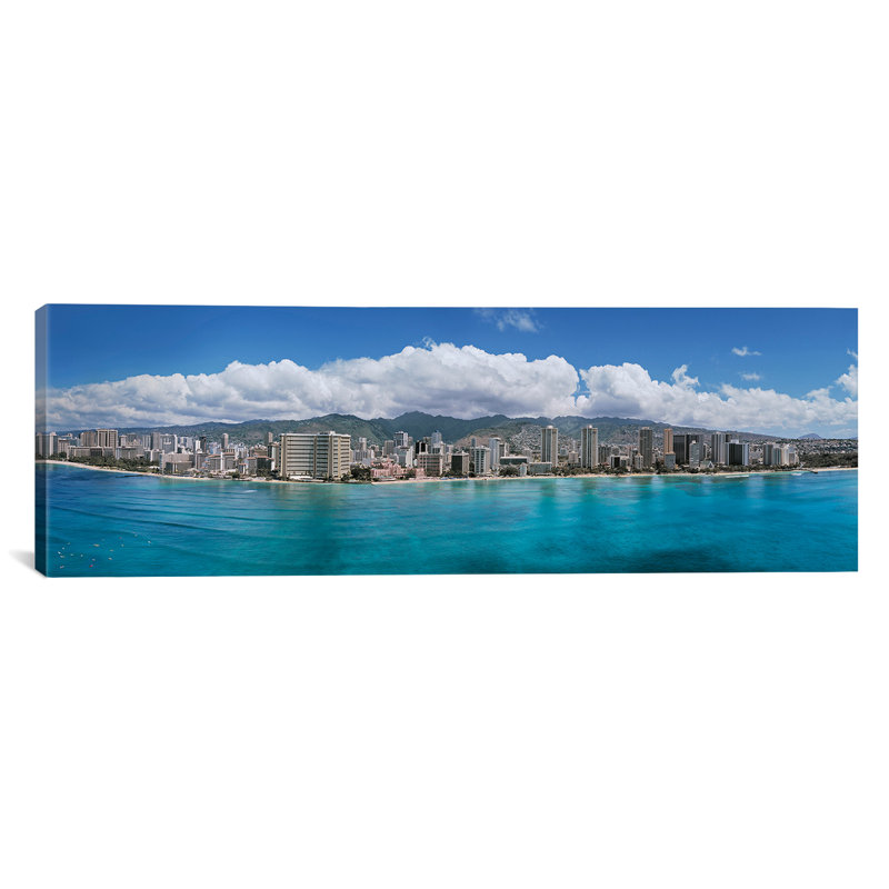 Bâtiments au bord de l'eau, Honolulu, Oahu, Hawaï - impression sur toile tendue, H 16 po x l 48 po x P 1,5 po, Toile tendue