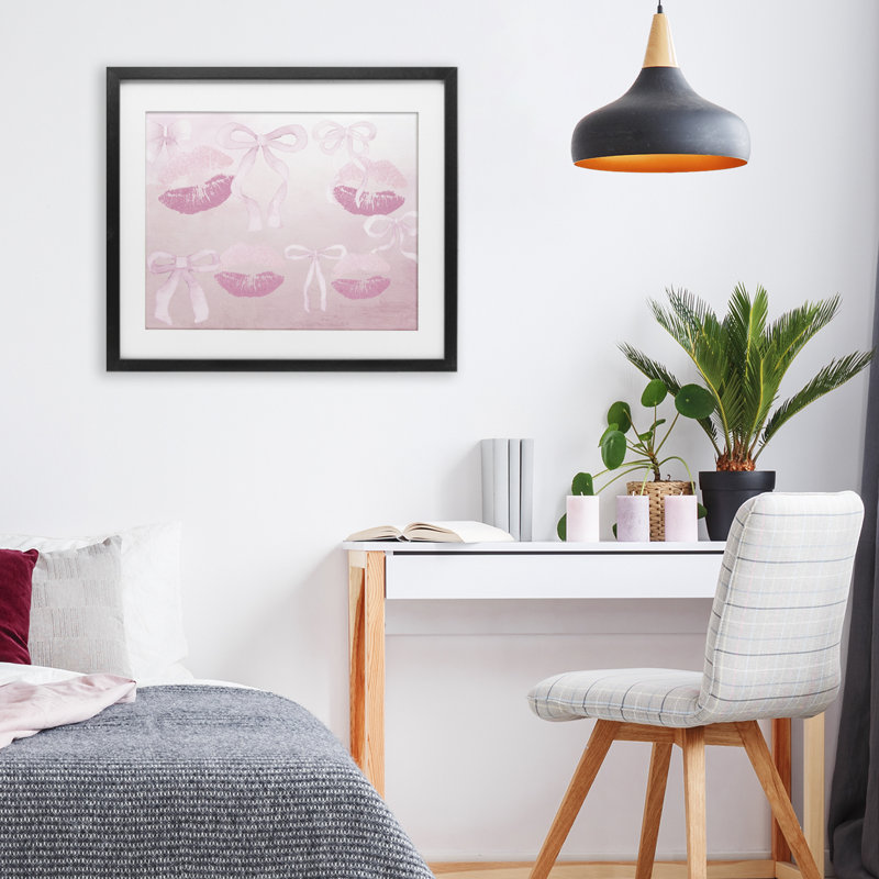 Dreamy Bows & Lips, reproduction encadrée sous verre, conception de Kim Allen, Cadre noir minuit, H 17 po x l 21 po