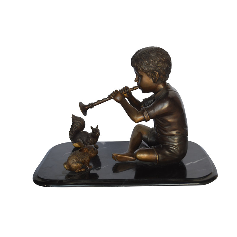 Statue garçon céleste en bronze avec lapin et écureuil - Taille: L 22 po x l 13 po x H 16 po.