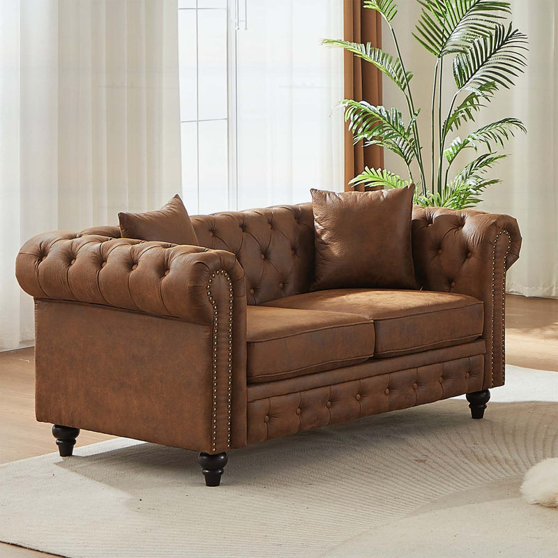 Canapé Chesterfield de 63,5 pouces de style contemporain, tissu technique avec boutons, accoudoirs cloutés et 2 coussins, revêtu d'un élégant matériau texturé