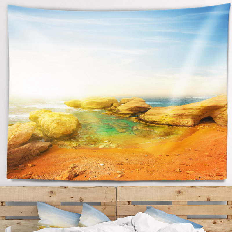 Tapisserie «Seashore Rocky Red Beach» et ciel bleu, H 32 po x l 39 po
