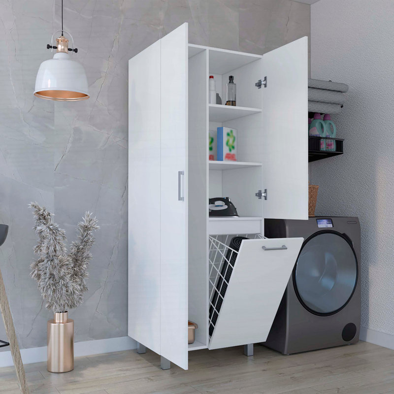 Armoire à balai à deux portes de 71 po de hauteur avec panier et tablettes Iris