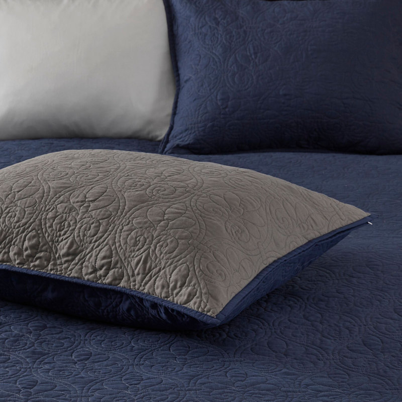 Cottage Charm Cream Full Microfiber Quilt Set with Reversible Design