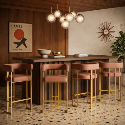 Ensemble de 4 tabourets de bar modernes, hauteur du comptoir, revêtus de cuir PU avec dossier et repose-pieds, 66 cm (26 po), style milieu du siècle, structure en acier au carbone doré mat, rose, pour bar à domicile