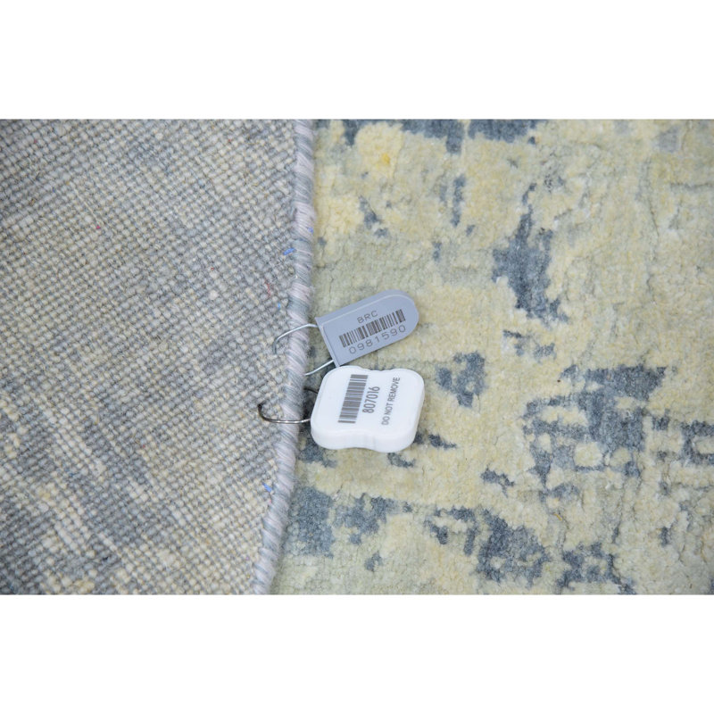 Abstract Area Rug in Gray/Beige/Silver