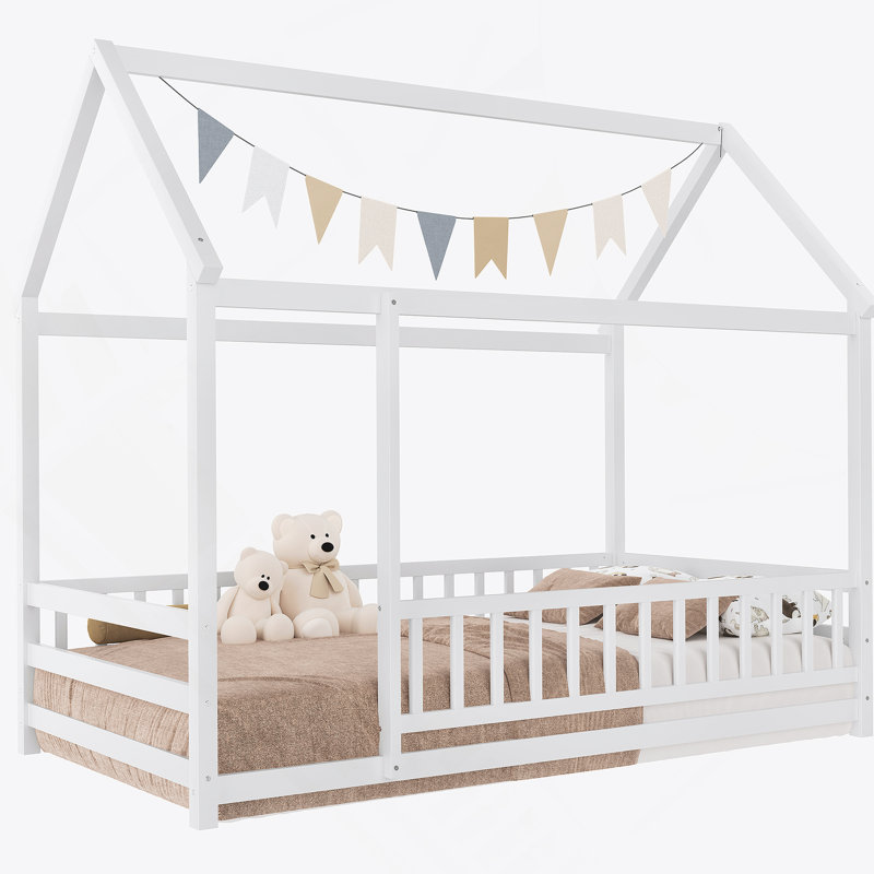 Lit simple en bois avec structure de toit de maison, barrières de sécurité et zone de matelas spacieuse pour un sommeil confortable et sécuritaire