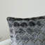 Housse de coussin réversible en velours abstrait-101372764