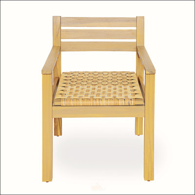 Chaises d'extérieur robustes en bois d'acacia, au design ergonomique et à la finition résistante aux intempéries, idéales pour les terrasses et les vérandas.