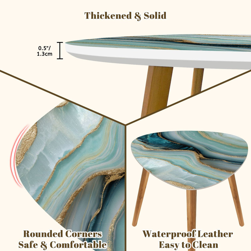 Ensemble de tables basses triangulaires gigognes de 2 fausses pierres abstraites en agate bleues et dorées peintes en table de bout en marbre artificiel pour table d'appoint moderne et minimaliste