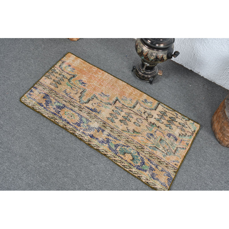 Petit tapis turc Anatolian rétro de couleur orange vif idéal pour la chambre à coucher ou le décor bohème orange / vert