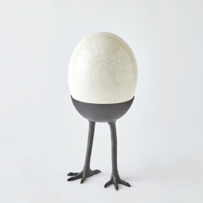 Oeuf d'autruche sur les pieds