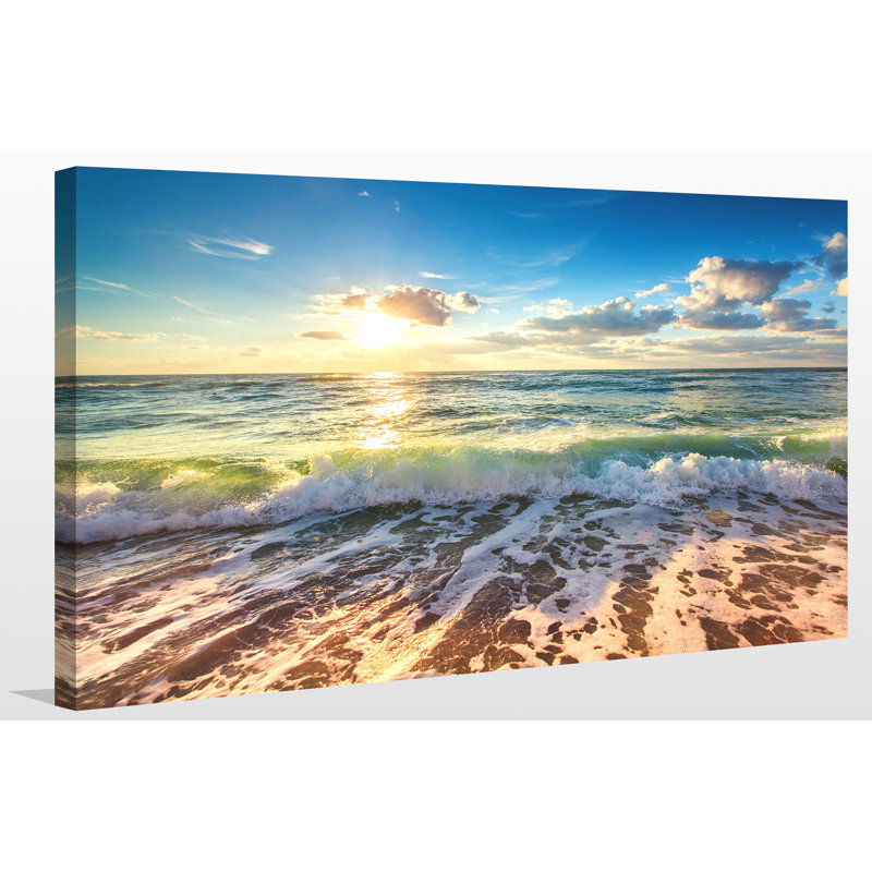 « cloudscape over the sea 3 », reproduction de photo sur toile tendue, H 28 po x l 48 po x P 1,5 po