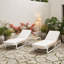 Ensemble de chaises longues d'extérieur avec coussins et table d'appoint-133253701