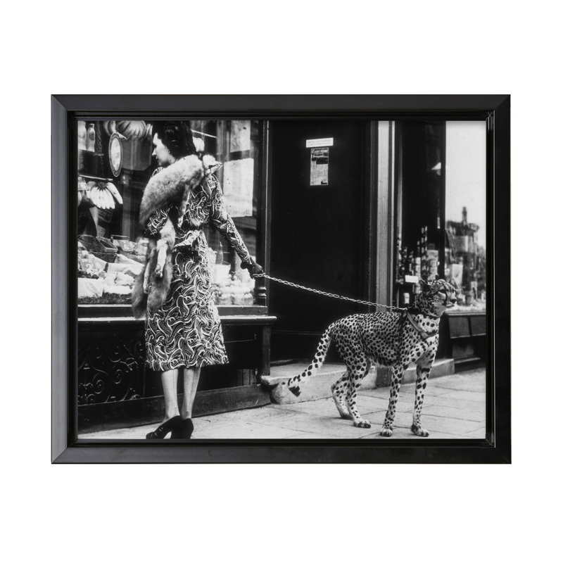 Femme élégante avec guépard, H 24 po x l 32 po, Canevas, Cadre noir