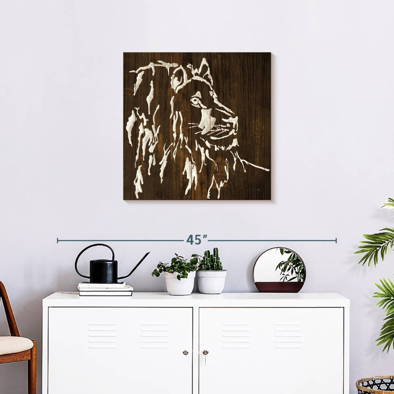 Crowle lion sur bois foncé, H 24 po x l 24 po