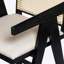 Tabouret de bar rembourré en mousse confortable avec structure en bois d'hévéa durable et dossier en plastique tissé de couleur canne pour le bar et la cuisine-296544342-296544343