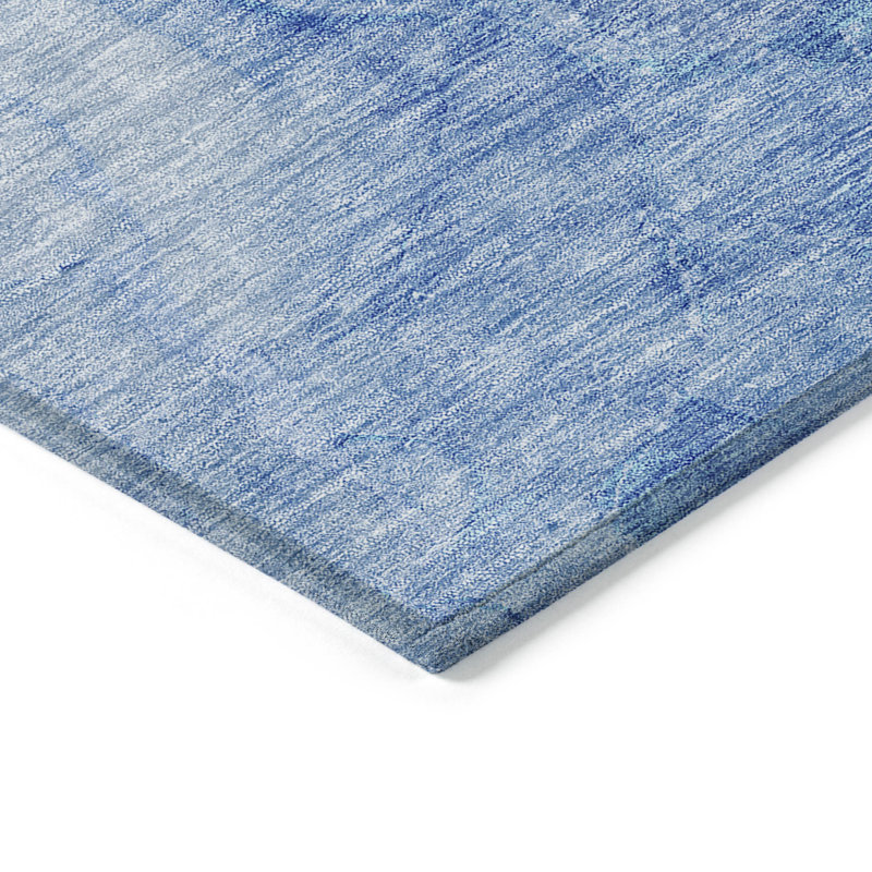 Tapis intérieur / extérieur bleu marine et bleu ciel lavable HomeRoots 5 pi x 8 pi