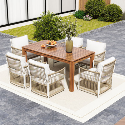 Ensemble repas d'extérieur 7 pièces en bois d'acacia avec table rectangulaire, fauteuils en rotin et sièges rembourrés