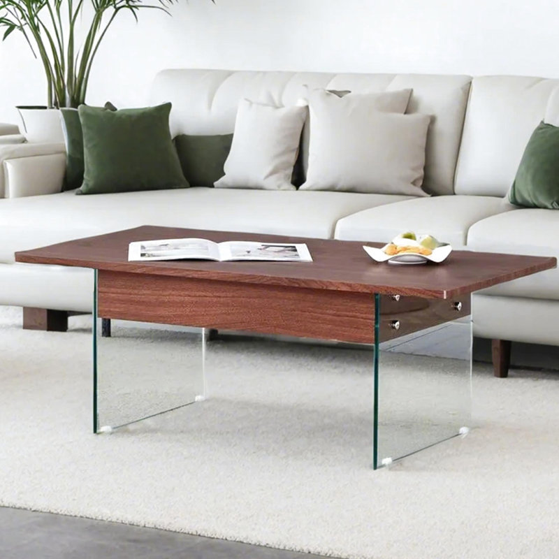 Table basse à plateau relevable avec décoration en grain de bois foncé, pieds stables et application polyvalente