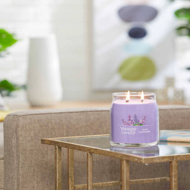 Bougie parfumée Signature Lilac Blossoms, Petit