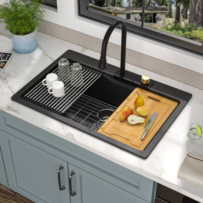 Évier de cuisine 33 po en granite avec robinet cascade
